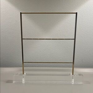 Kendra Scott jewelry stand